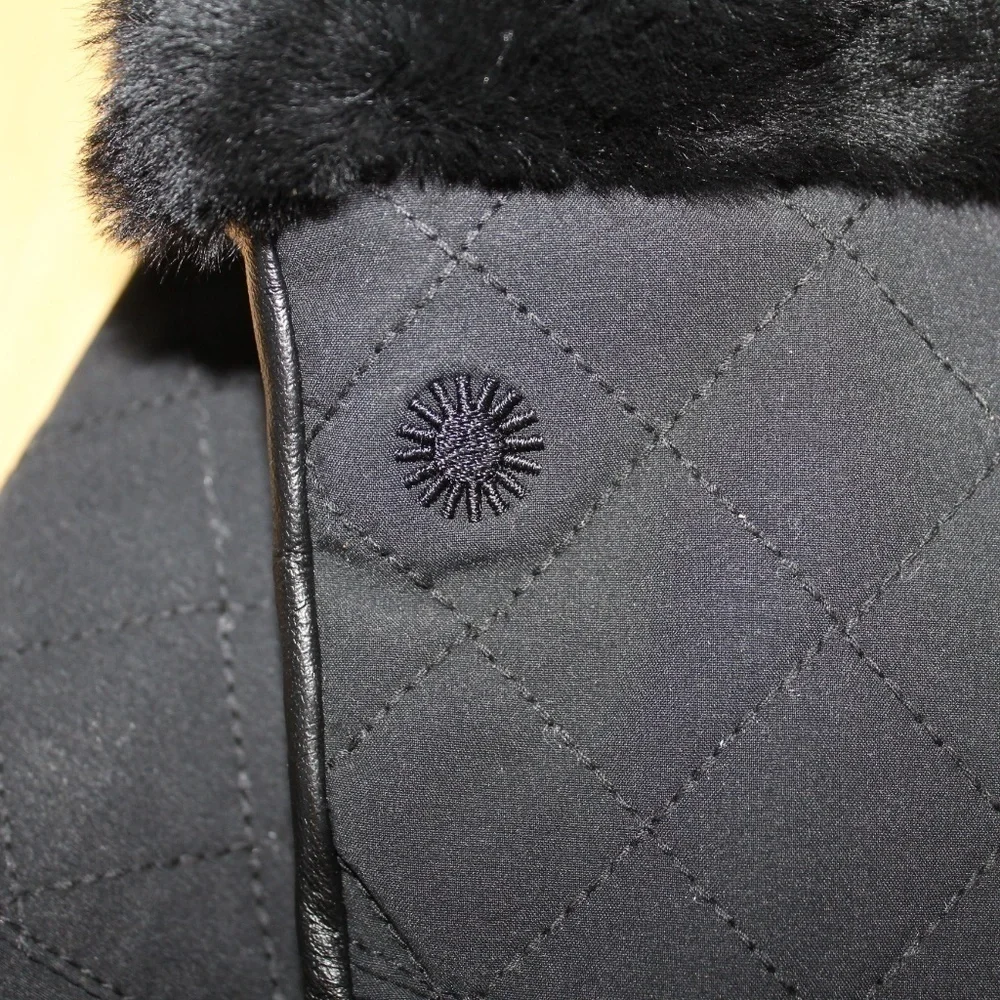 UGG Australia Women's‎ Quilted TECH Leather Gloves